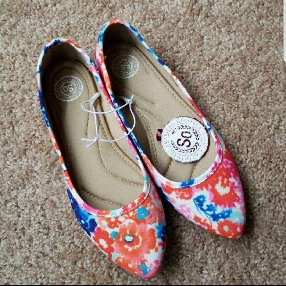 NWT SO floral pointed flats